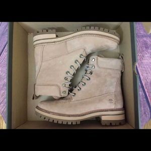 Women’s beige Timberlands NIB